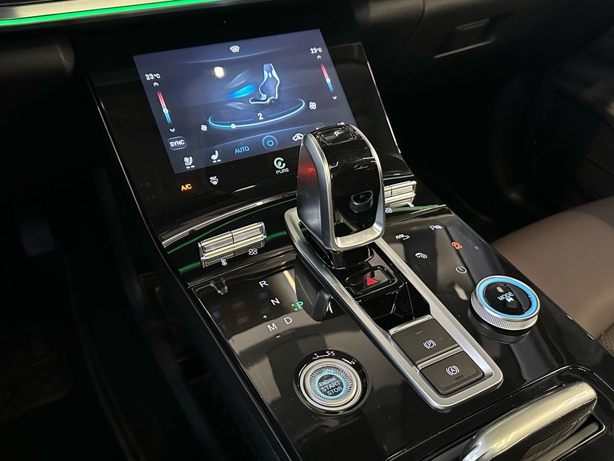 Xcite X-Cross 8 2024