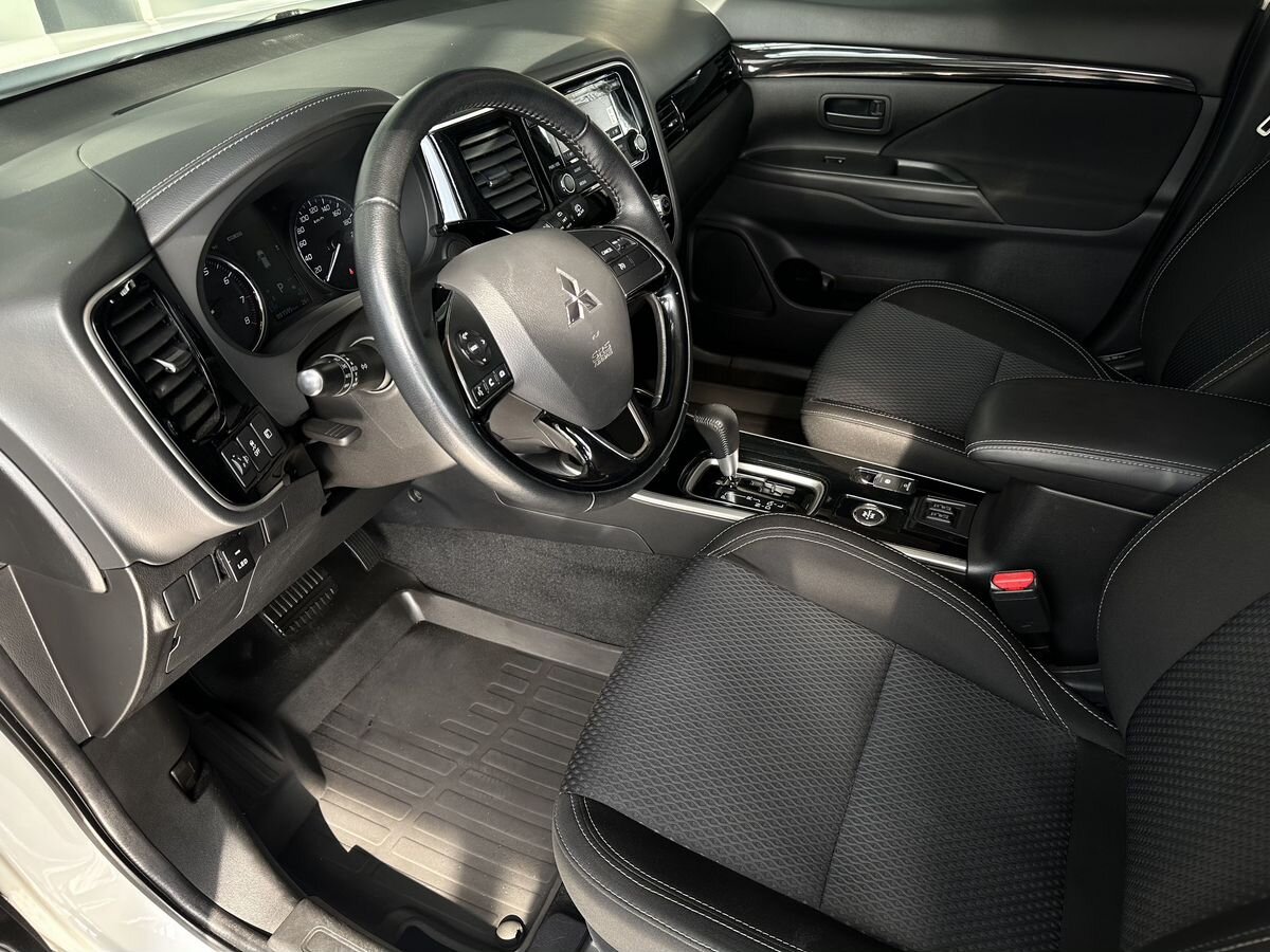Mitsubishi Outlander 2021