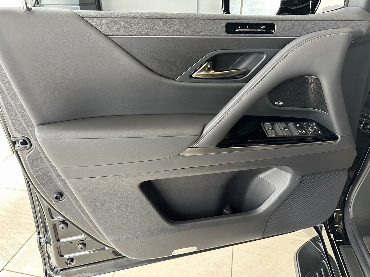 Lexus LX 2024