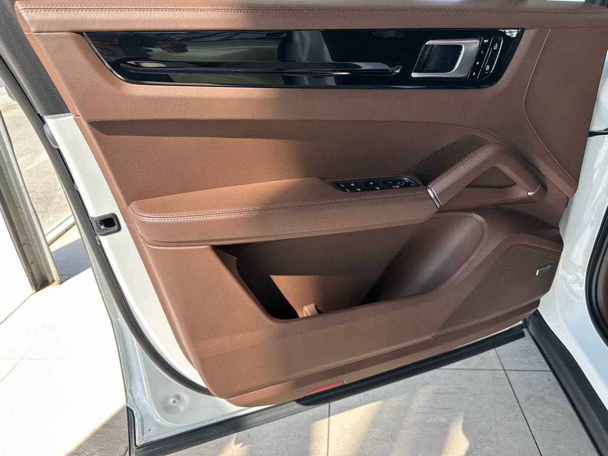 Porsche Cayenne 2021