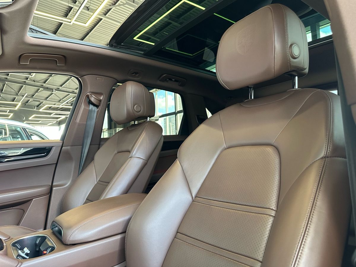 Porsche Cayenne 2021