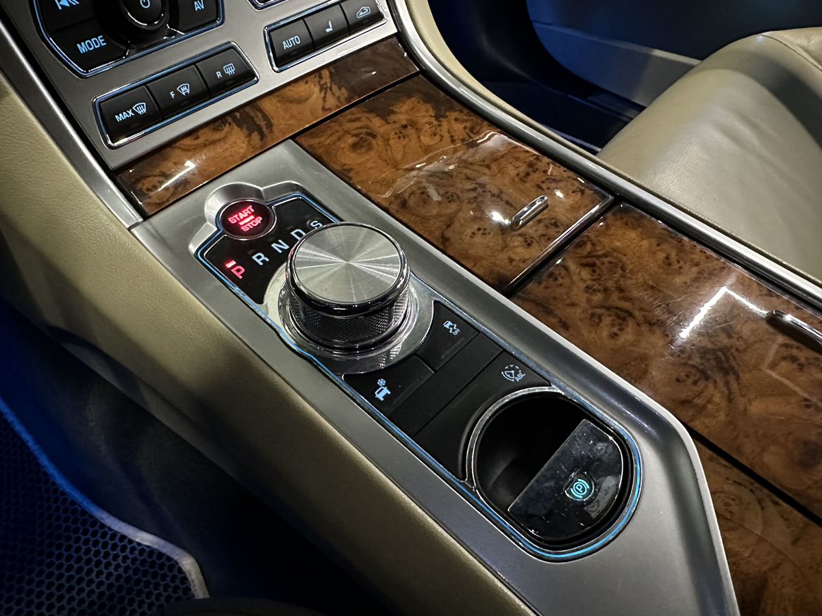 Jaguar XF 2014