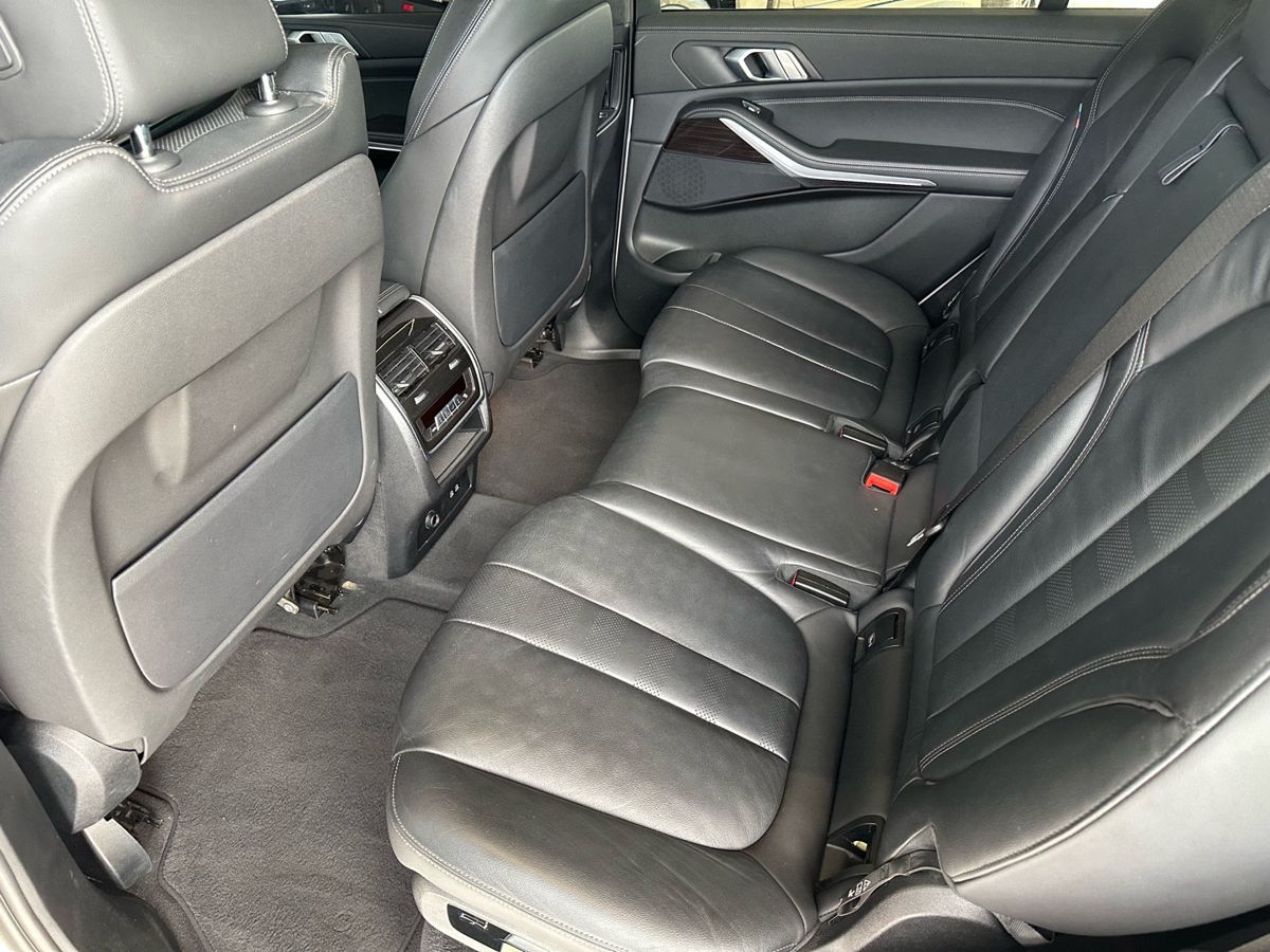 BMW X7 2021