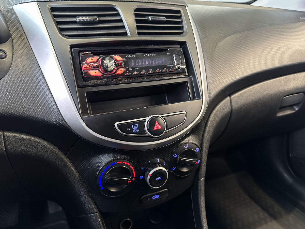Hyundai Solaris 2013