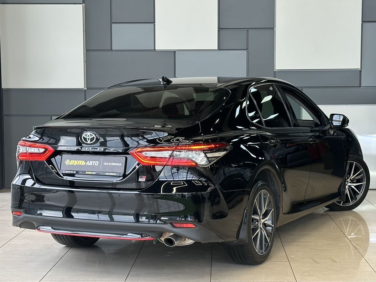 Toyota Camry 2021