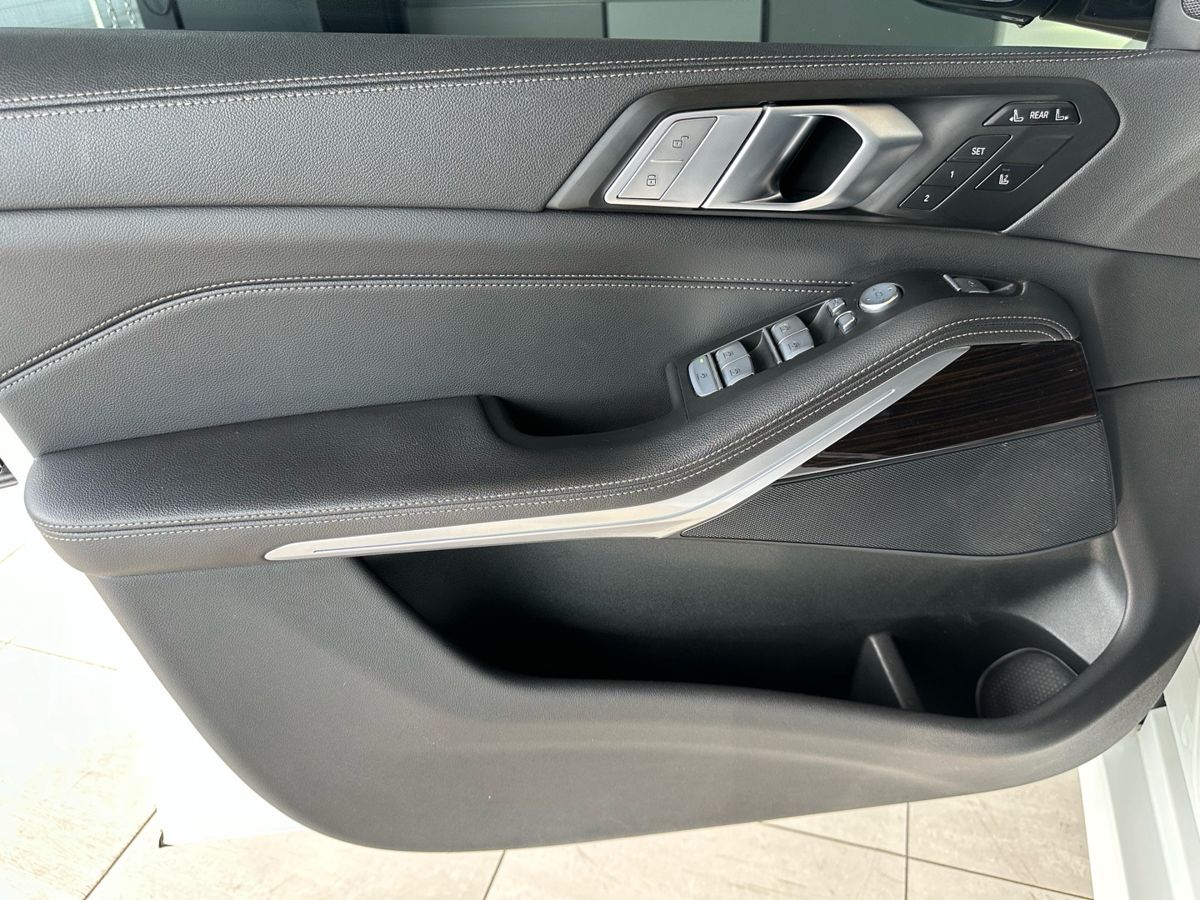 BMW X7 2021